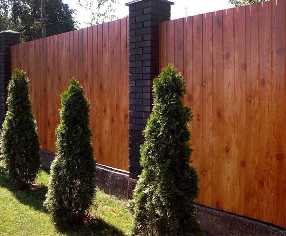 Заборы из металлопрофиля