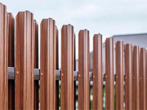 Забор из штакетника