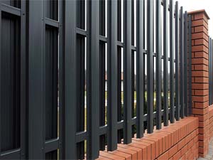 Забор из штакетника