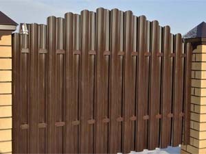 Забор из штакетника