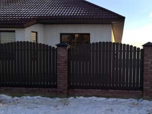 Забор из штакетника